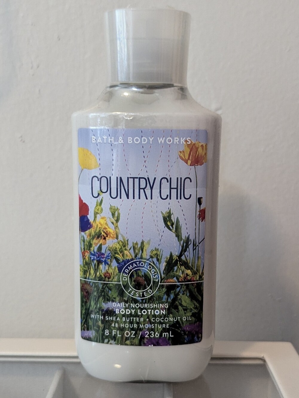 Bath & Body Works Country Chic Body Lotion - White with Multicolor Label
